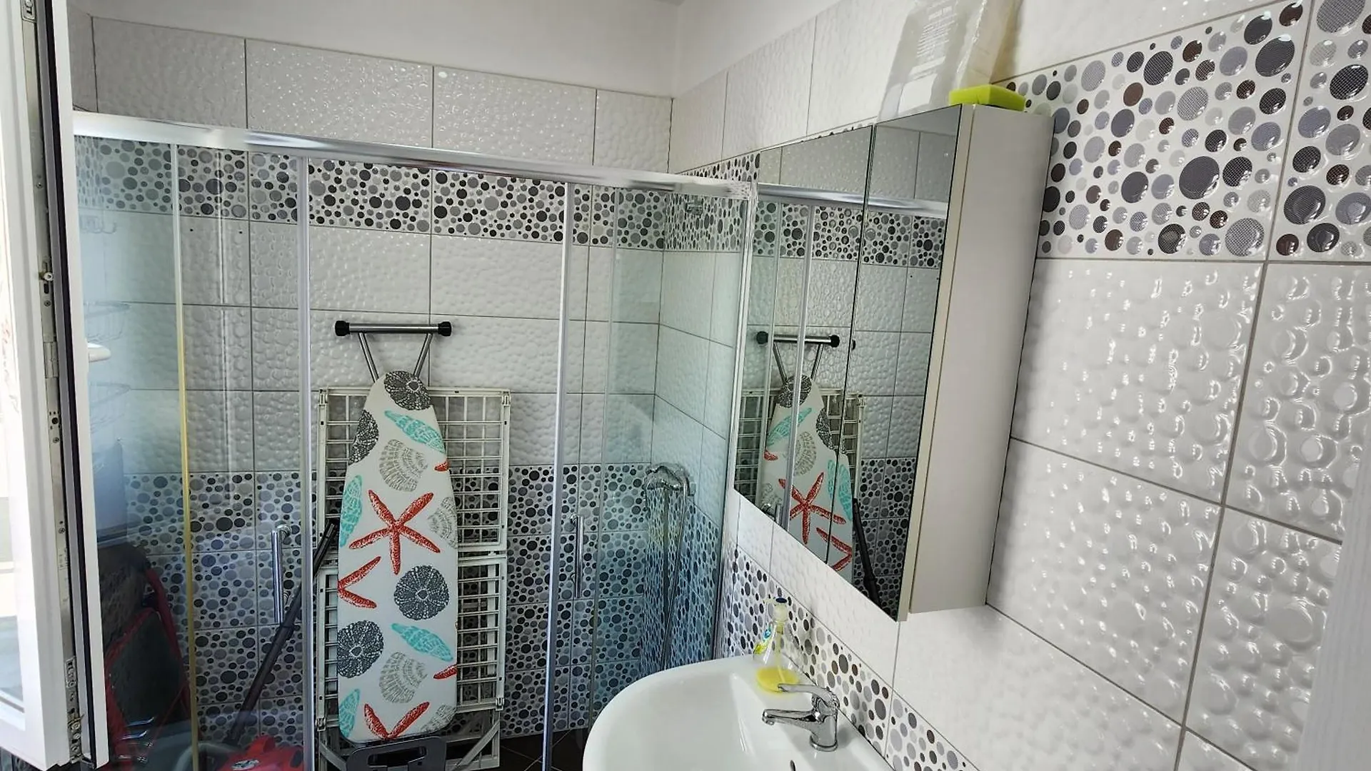 Luxurious Apartment In Shëngjin 0*,